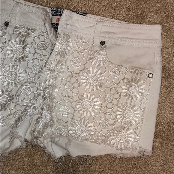 Shorts - Picture 5 of 7